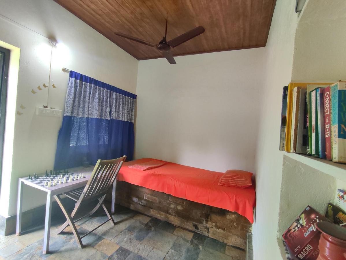 Hotel Blue Oasis à Mangalore Extérieur photo