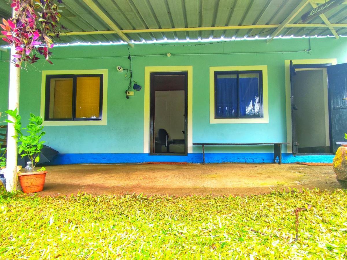 Hotel Blue Oasis à Mangalore Extérieur photo
